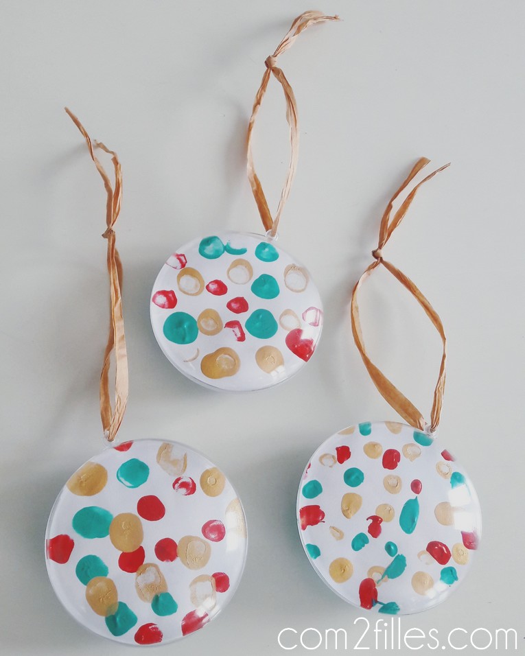 Boules de noel DIY - peinture - atelier enfant