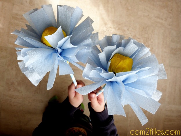 diy enfant - fleur papier crepon.jpg