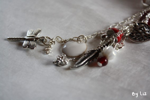 parure_breloques_rouge_blanc_argent2