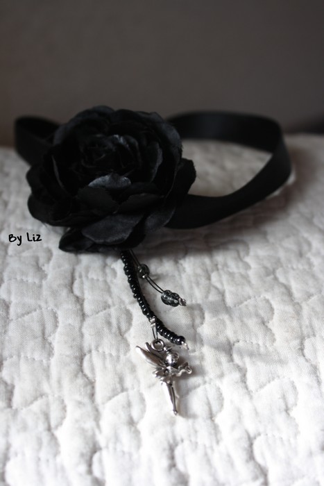 Collier-ruban-rose-noire