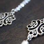 Bijoux aux motifs arabesques