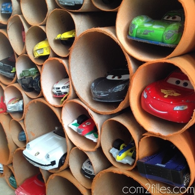 Garage pour petite voitures DIY