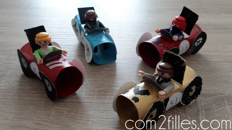 activite-enfants-rouleau-papier-toilette-voitures-playmobil