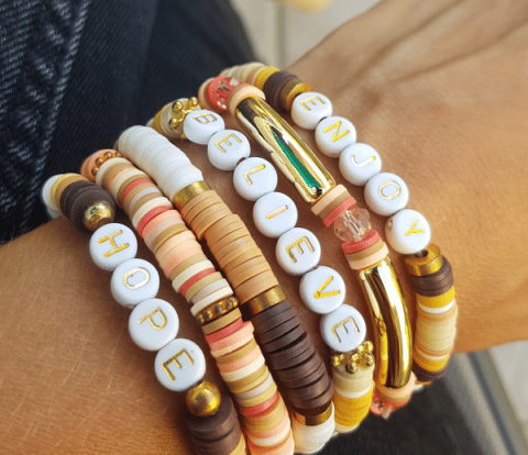 bracelets perles heishi messages