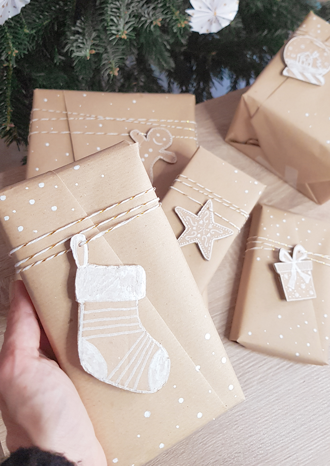 paquets cadeaux - etiquettes carton noel