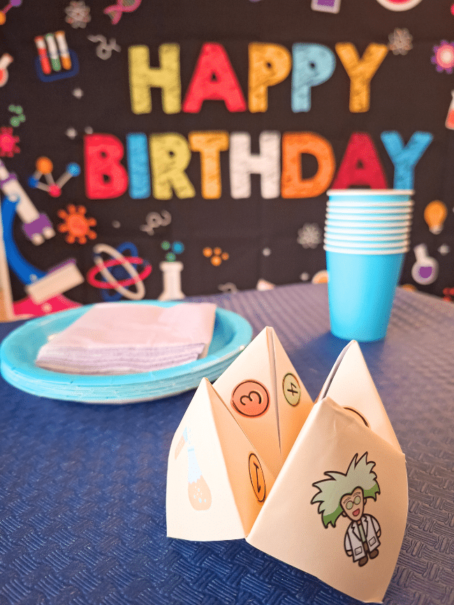 Cocotte en papier avec gages simples pour animer un anniversaire enfant sur le thème scientifique